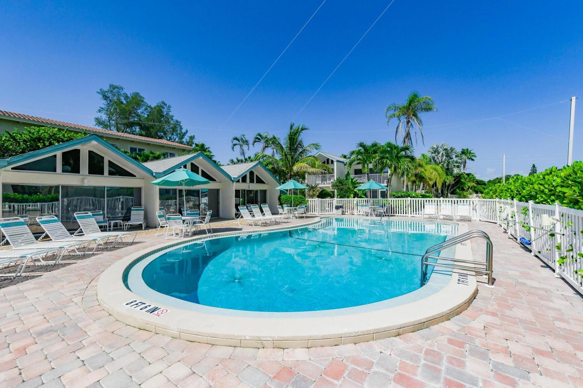 Coconuts Poolside #115 Villa Holmes Beach Exterior photo
